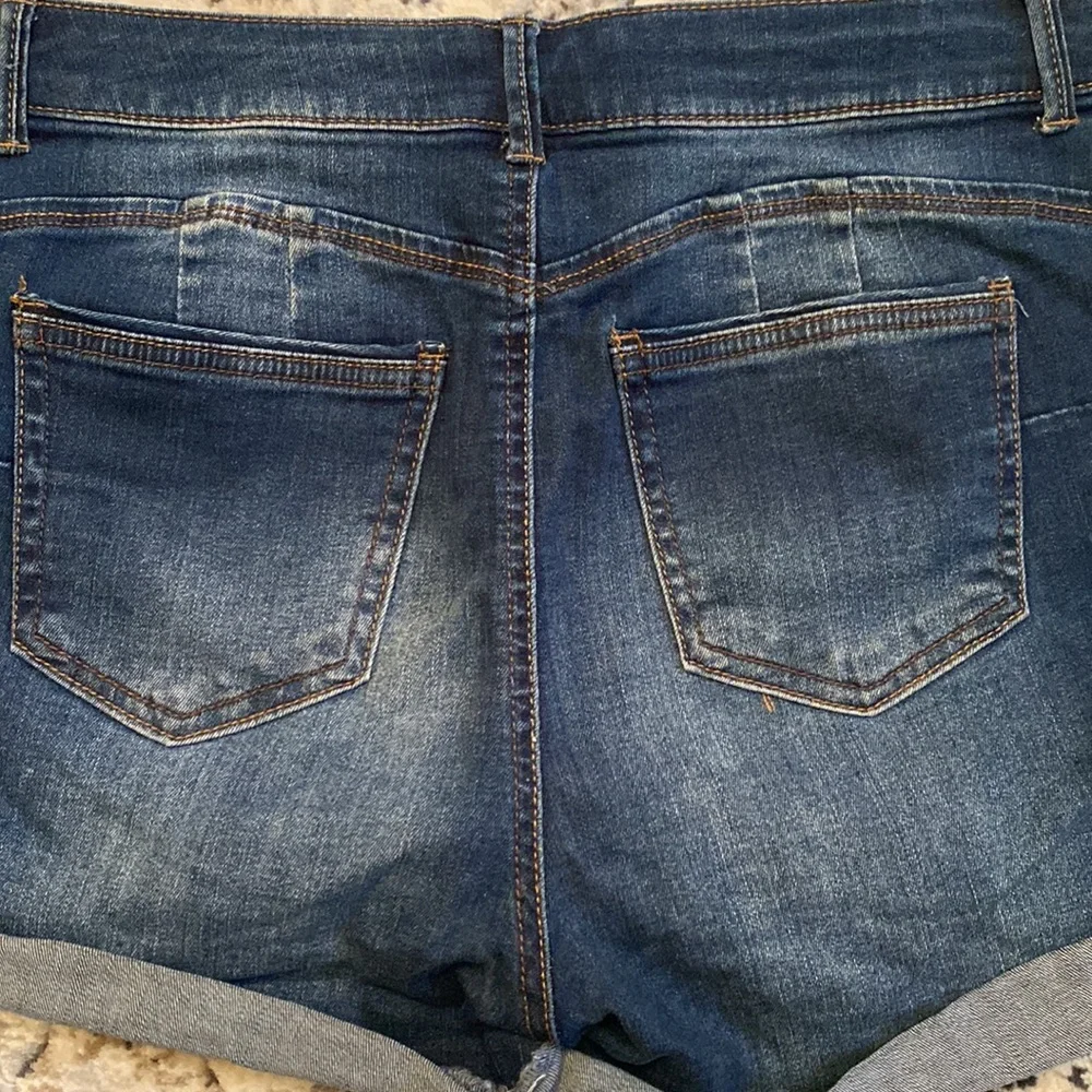 Booty lifting Jean shorts